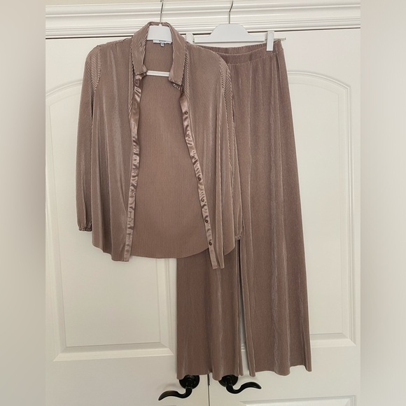Pleated co-ord Size Small - Picture 1 of 2